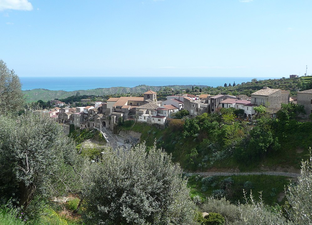 The small town of Riace in the Italian region of Calabria, has gained worldwide attention through its innovative approach to dealing with refugees, about 200 of whom have settled there among the 1700 inhabitants, revitalising the village and preventing the closure of the village school. PHOTO: Wikimedia Commons MUST CREDIT free to use.